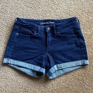 Dark denim jeans with stretch